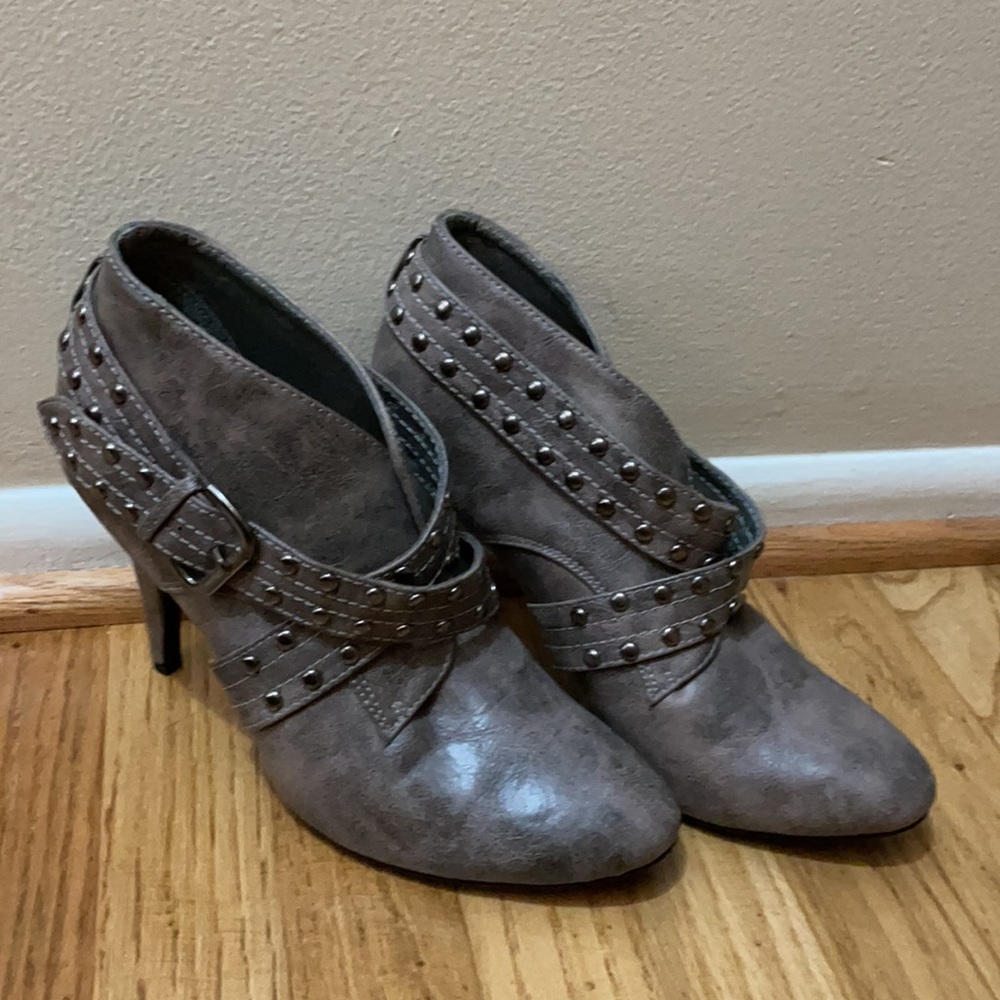 Twisted Booties size 8.5